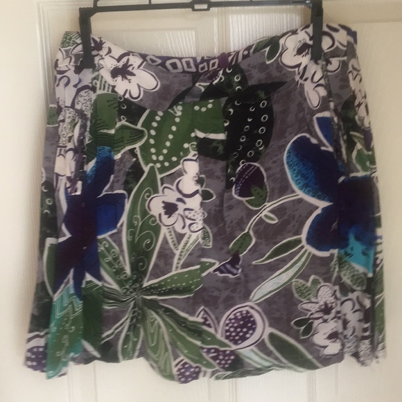 Skirt - Picture 1 of 3